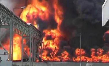 Israel Bombs Gaza back to Stone Age: Razes only Power Plant & Plunges Strip into Darkness