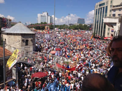 Taksim Square in Istanbul filled with protestors (June 9, 2013). photo courtesy of showdiscontent.com