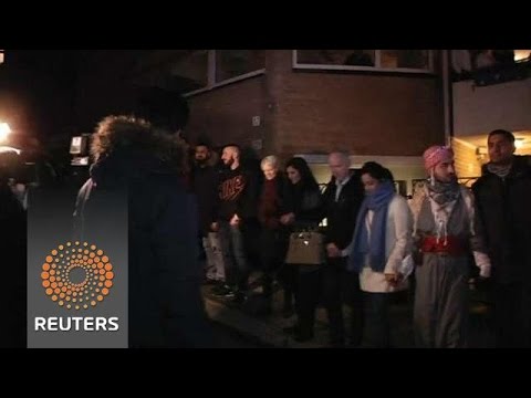 Muslims form ‘Ring of Peace’ around Oslo Synagogue, after Denmark Attack