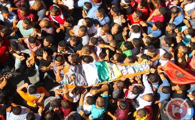 West Bank: Clashes as thousands march in slain Palestinian’s funeral