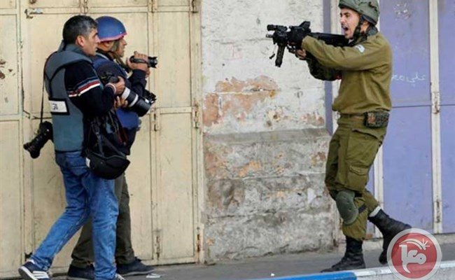 Palestinian Journalists Condemn Israeli Bill Criminalizing Photography of Soldiers
