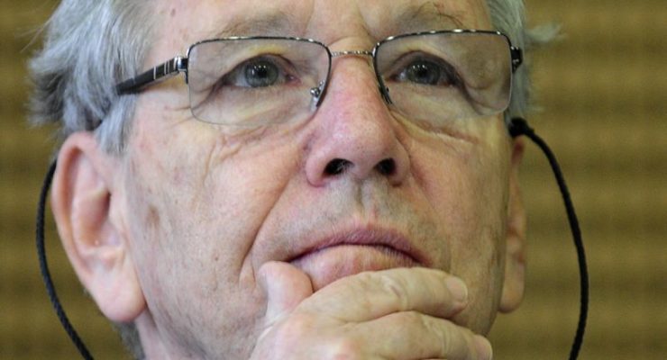 Amos Oz, Renowned Israeli Novelist and Critic of Expansionist Right, Dies at 79