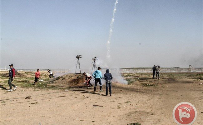 Israeli Snipers Shoot, Wound 30 unarmed Peaceful Palestinian Protesters on Gaza Side of Border