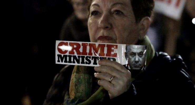 Israeli Crowds go to the Streets to Rally for and against Indicted PM Netanyahu