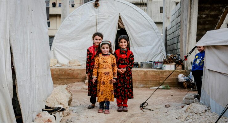 Syrian Women and Children return to rebuild, leaving Husbands Behind